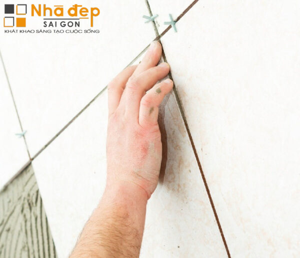 Một số nguyên nhân khiến gạch ốp tường bị bong tróc