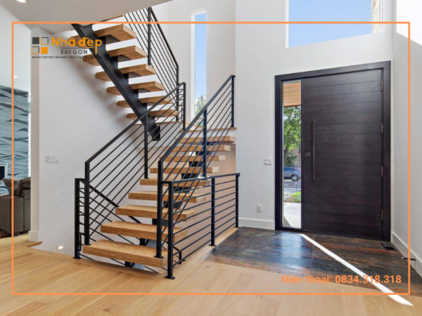  Bậc cầu thang lên xuống hở